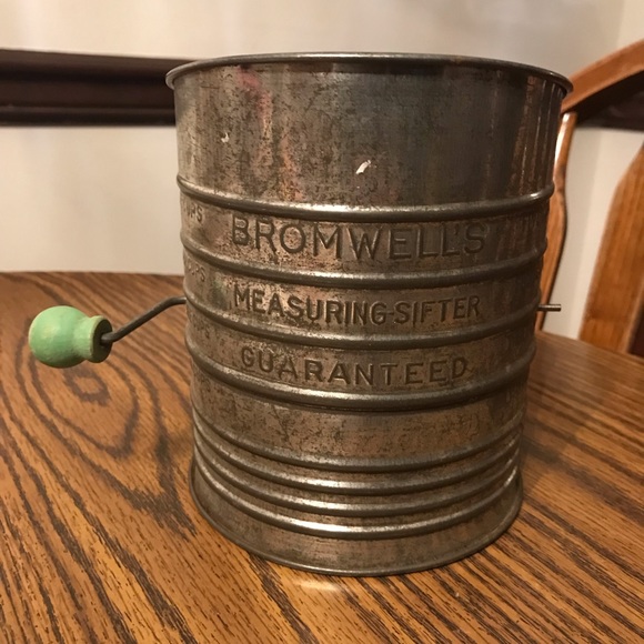 Kitchen Vtg Hand Held Crank Bromwells Metal 5 Cup Measuring Sifter